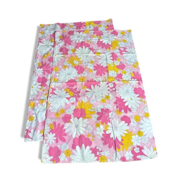 Vintage 60s 70s Floral Daisy Pillowcases Pink White Yellow Mod Flower Power Set - Picture 5 of 5